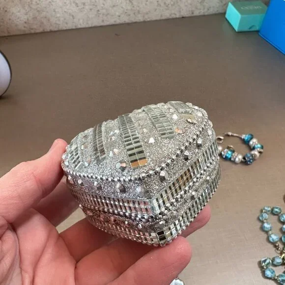 Set of 9 Bracelets including Brighton and Vintage. & cute Heart Embelished Box - Picture 8 of 15